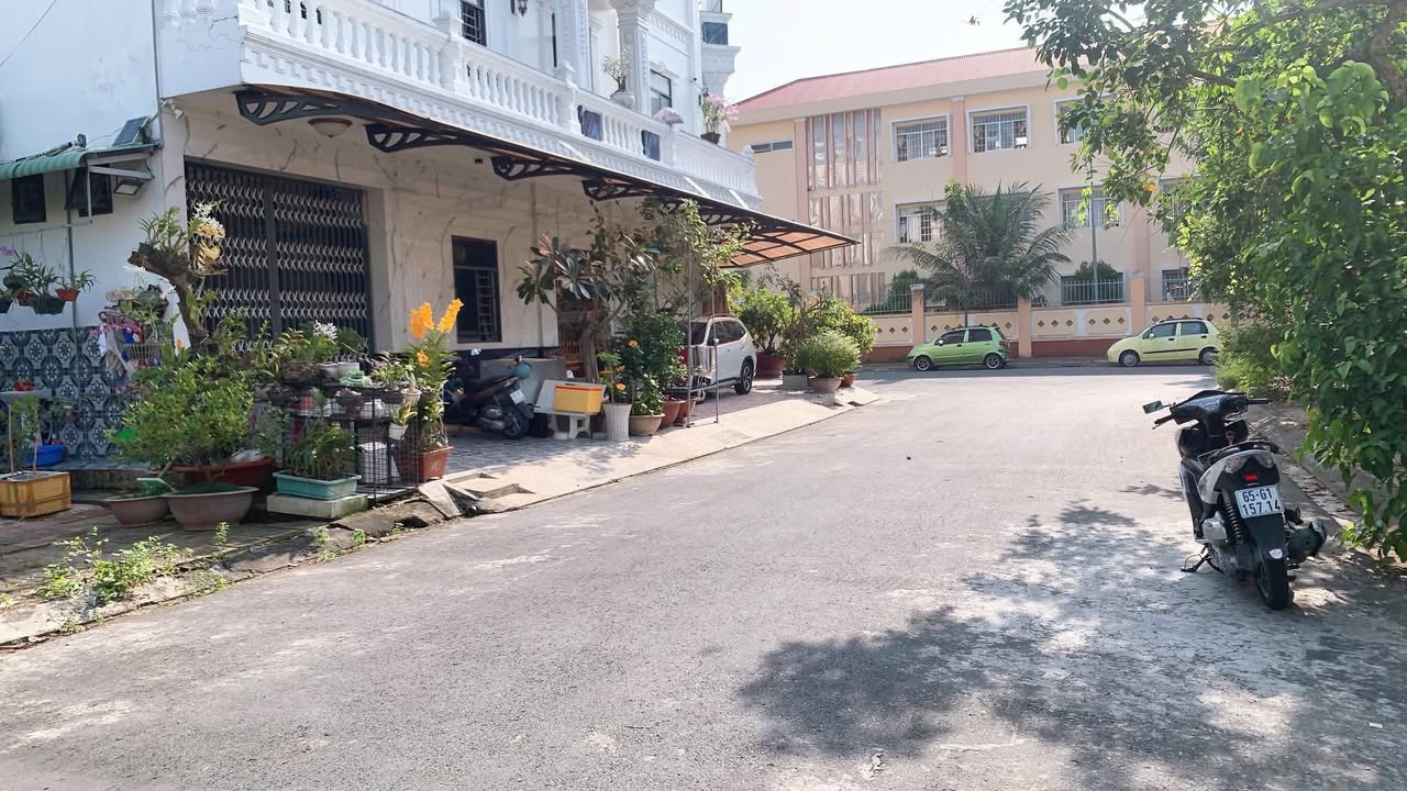 Đất nền 81m² KDC Hưng Phú Cần Thơ giá 4.5 tỷ - Vị trí đắc địa, tiện ích đầy đủ!