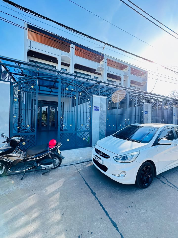 Nhà 1 mê hẻm chính 580 Lý Thái Tổ - 100m² giá 2.39 tỷ - Sẵn sàng ở ngay!