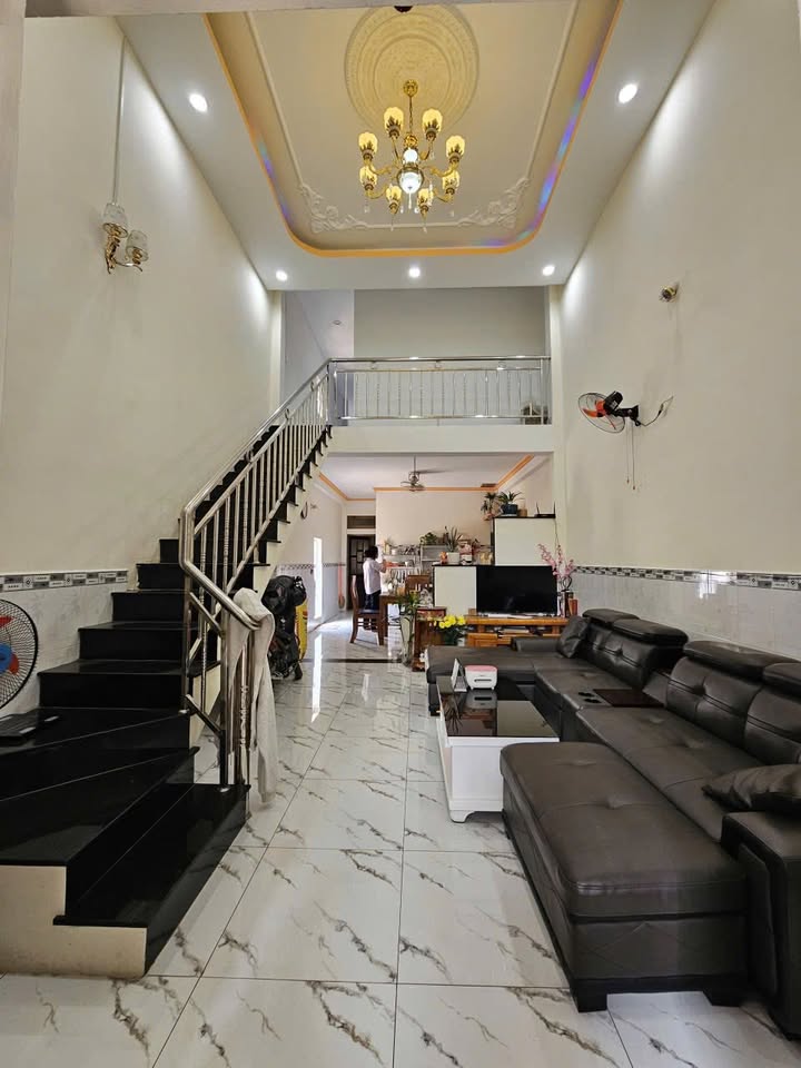 Nhà trệt lửng Dĩ An 83.5m² giá 4.15 tỷ - Nơi an cư lý tưởng!