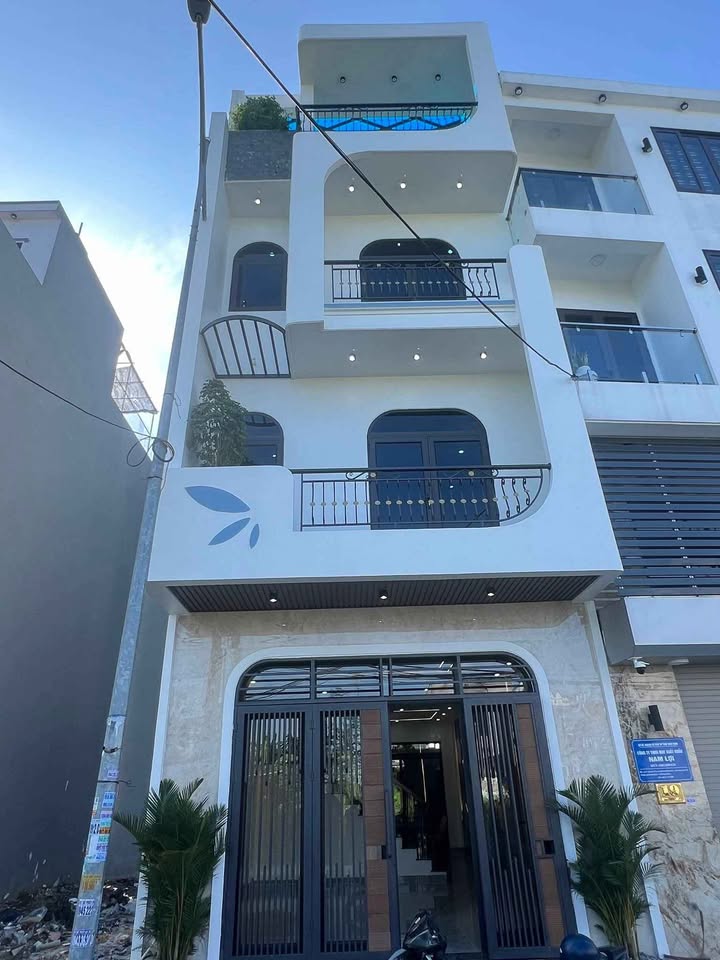 Nhà 4 tầng mặt đường Đào Duy Anh, KĐT Mỹ Trung, 61m² giá 4.699 tỷ - Sẵn sàng vào ở!