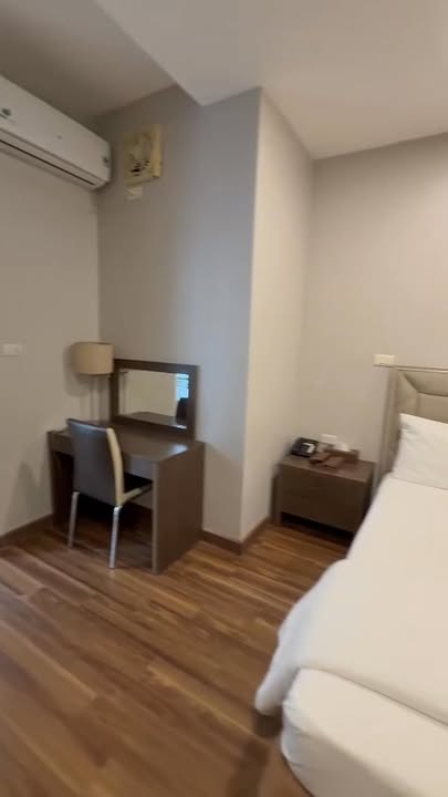 Nhà nguyên căn cho thuê tại Trung Kính 160m² - Mặt tiền 12.8m, ô tô đỗ thoải mái!