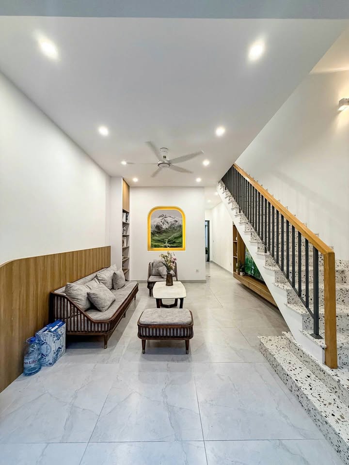 Nhà đẹp Bến Vân Đồn, Quận 4 - 57m² giá 11.868 tỷ - Gần trung tâm, chính chủ!