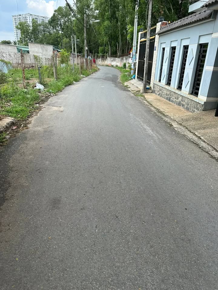 Nhà phố Phú Hoà, Thủ Dầu Một 260m² giá 6 tỷ - Sang trọng, tiện nghi sẵn sàng ở ngay!