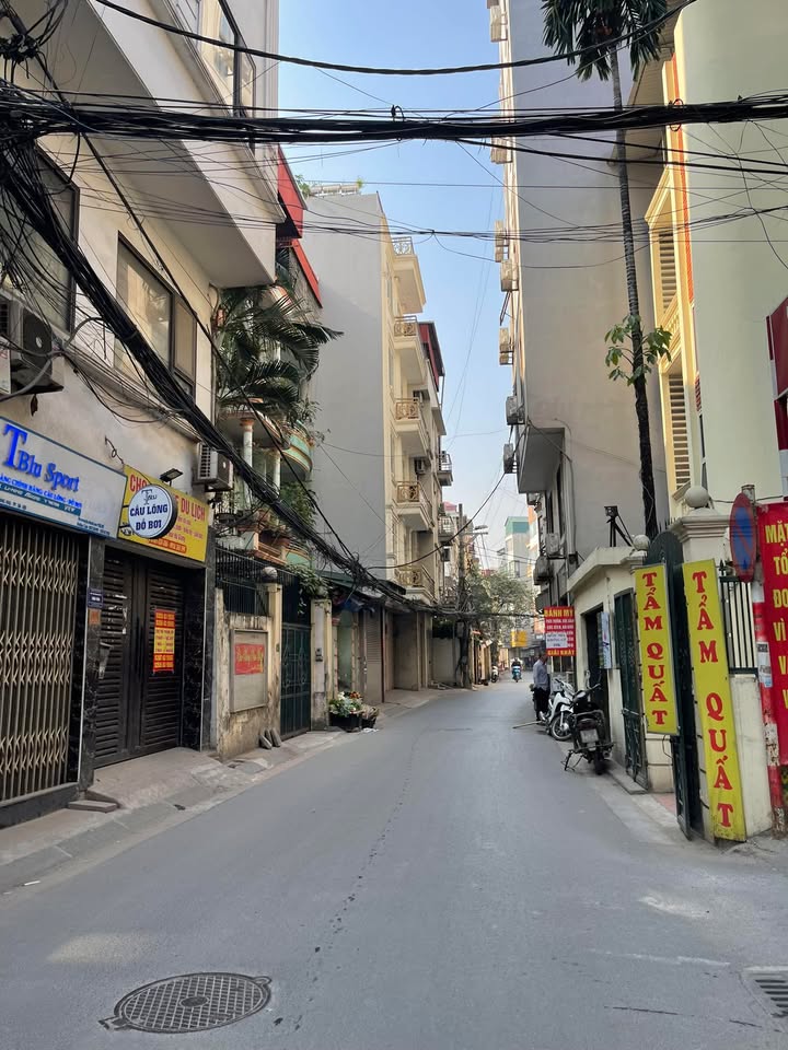 Nhà phố Đống Đa 144m² giá thỏa thuận - Ô tô đỗ cửa, gần Đại học Y Hà Nội!