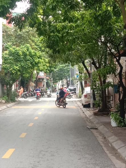 Đất phân lô Sài Đồng 202m² giá 32 tỷ - Mặt ngõ kinh doanh sầm uất!