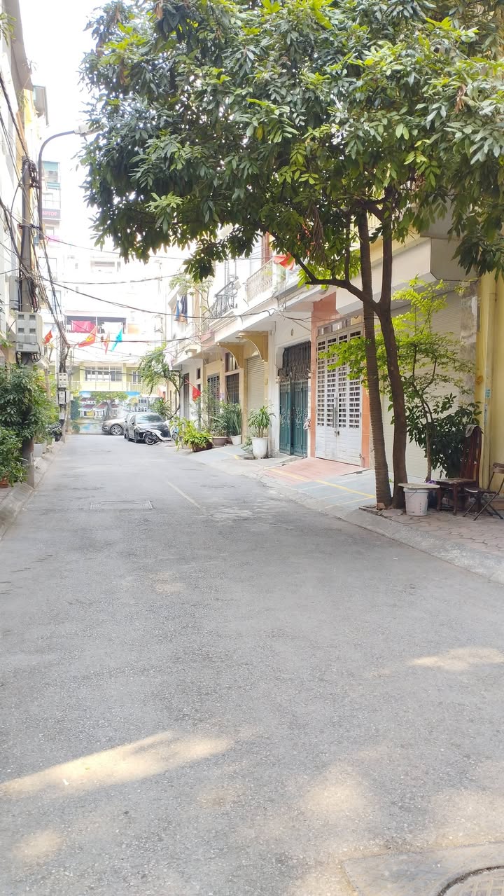 Nhà riêng 100 Hoàng Quốc Việt 68m² giá thỏa thuận - Vị trí đẹp, dân trí cao