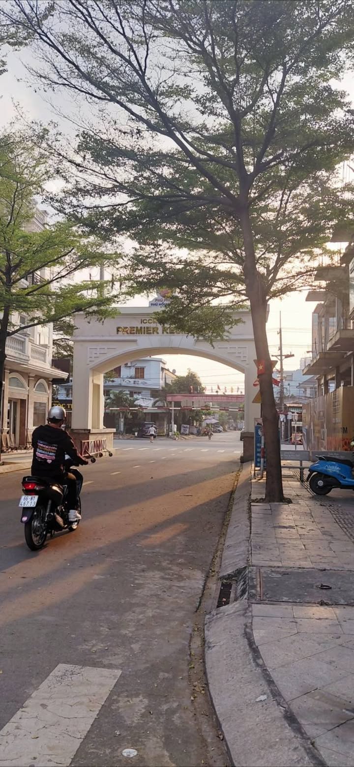 Nhà 3 tầng ICON Central Dĩ An 60m² giá 5.3 tỷ - Thiết kế hiện đại, hoàn công đầy đủ!