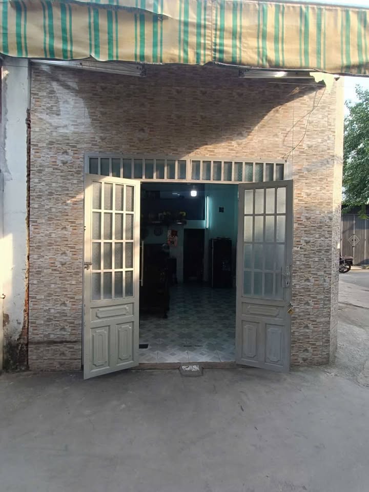 Nhà mặt tiền chợ Tân Long, 48m² giá 1.35 tỷ - Phong thủy tốt, thuận tiện ở ngay!