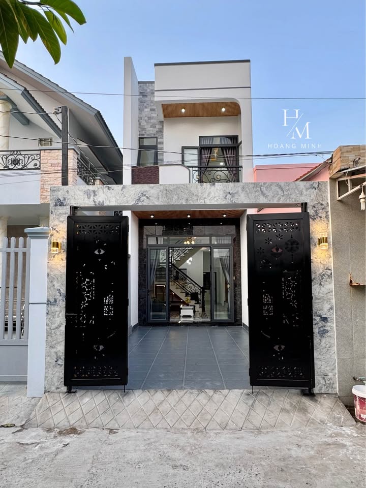 Nhà lầu hiện đại KP3, Phường 9, 80m² giá 2.48 tỷ - Đường xe 7 chỗ, thương lượng ngay!