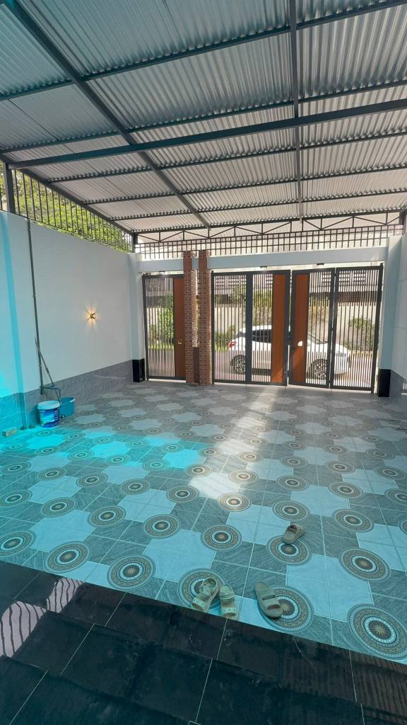 Nhà lầu mới hoàn thiện tại Hòa Thành 171m² giá 2.59 tỷ - Hướng Đông Bắc, tặng nội thất cao cấp!