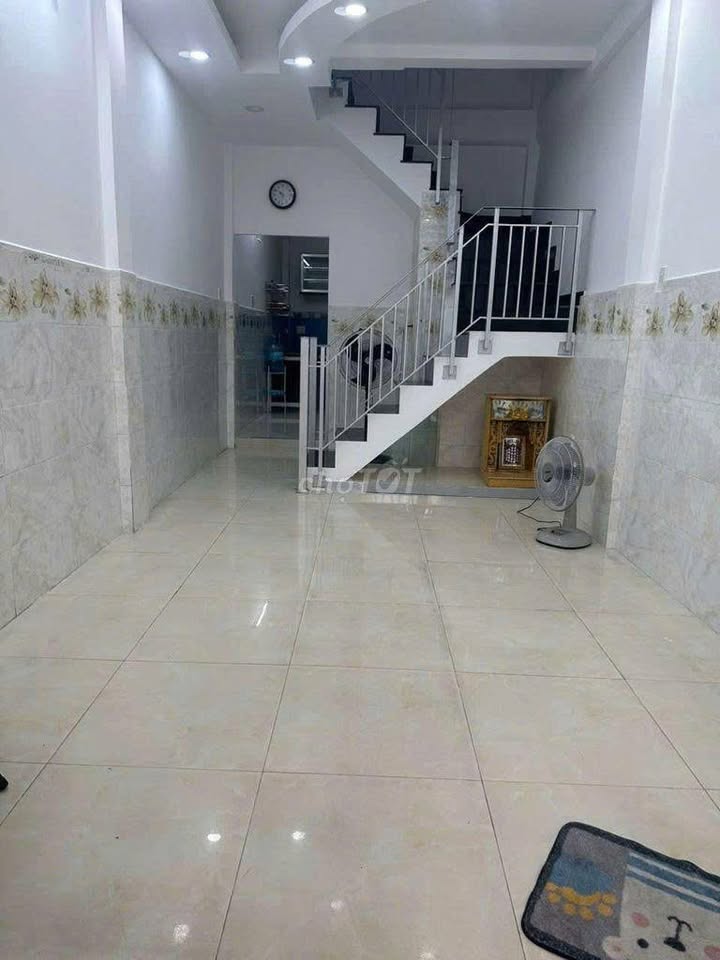 Nhà cho thuê tại Cách Mạng Tháng Tám, Quận 10 - 45m², 2PN, Thích hợp KD online