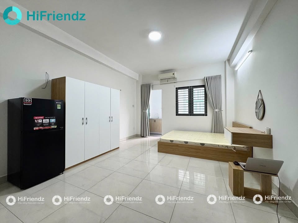 Căn hộ cho thuê tại Thành Thái, Quận 10 - Rộng rãi, thoáng mát với nội thất cơ bản!
