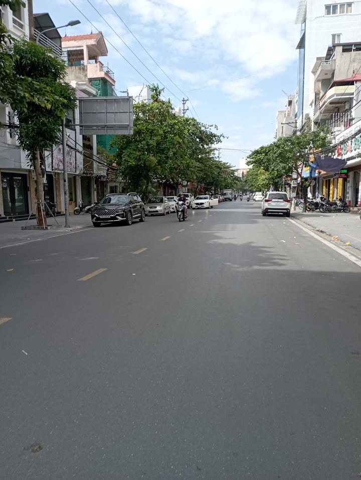 Nhà mặt đường Quang Trung, 100m², 3 tầng - Vị trí kinh doanh đắc địa!