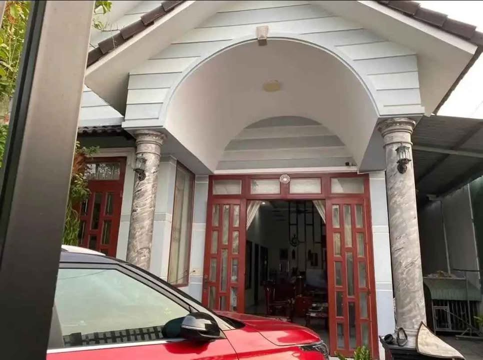 Nhà mái thái KP5, Phường Trảng Dài, 130m² giá 2.05 tỷ - Sân xe hơi tiện lợi!