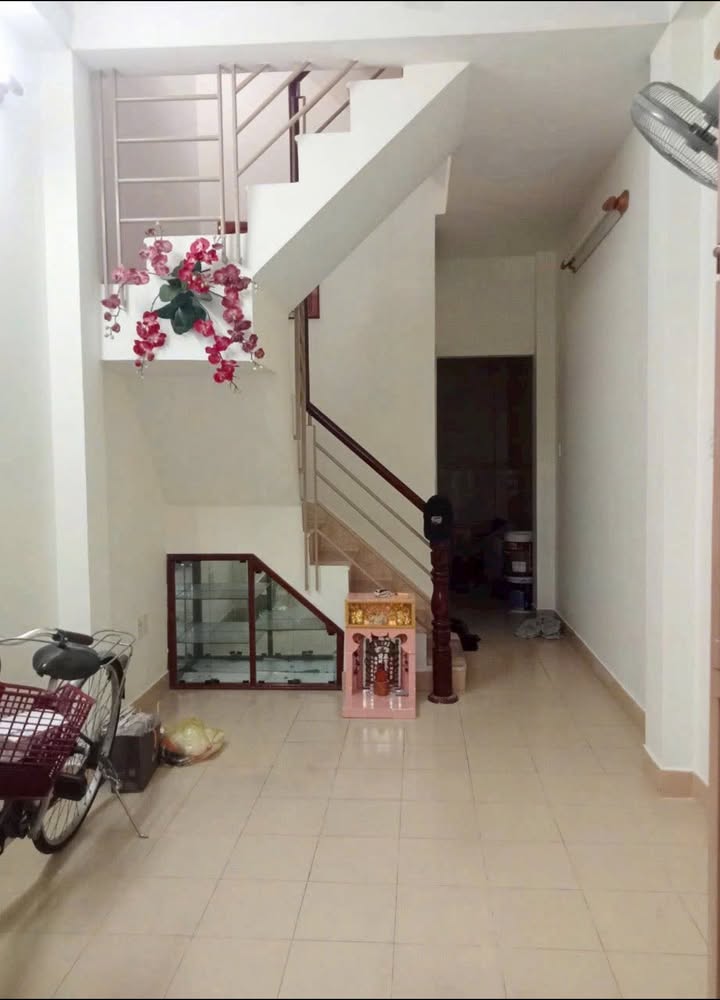 Nhà cho thuê đường Nguyễn Trãi, Quận 5 - 5 phòng ngủ, giá 16 triệu/tháng - Sẵn sàng vào ở!