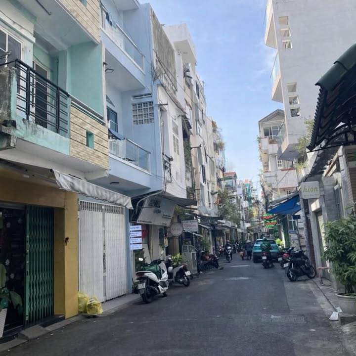 Nhà cho thuê hẻm xe hơi Lê Văn Sỹ, Phú Nhuận 33m² giá 13.5 triệu - Đang sơn sửa đẹp mắt!