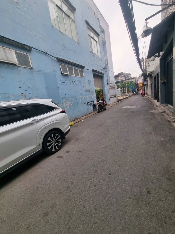 Nhà cho thuê hẻm xe hơi đường CMT8, Tân Bình 80m² giá 18 triệu - Không thể bỏ lỡ!