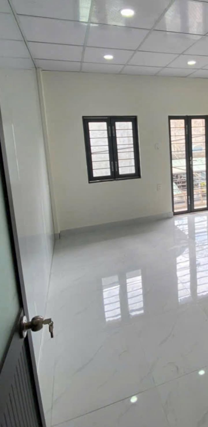 Nhà hẻm Nguyễn Trãi Q1 3 phòng ngủ giá 10 triệu - Tiện nghi đầy đủ!