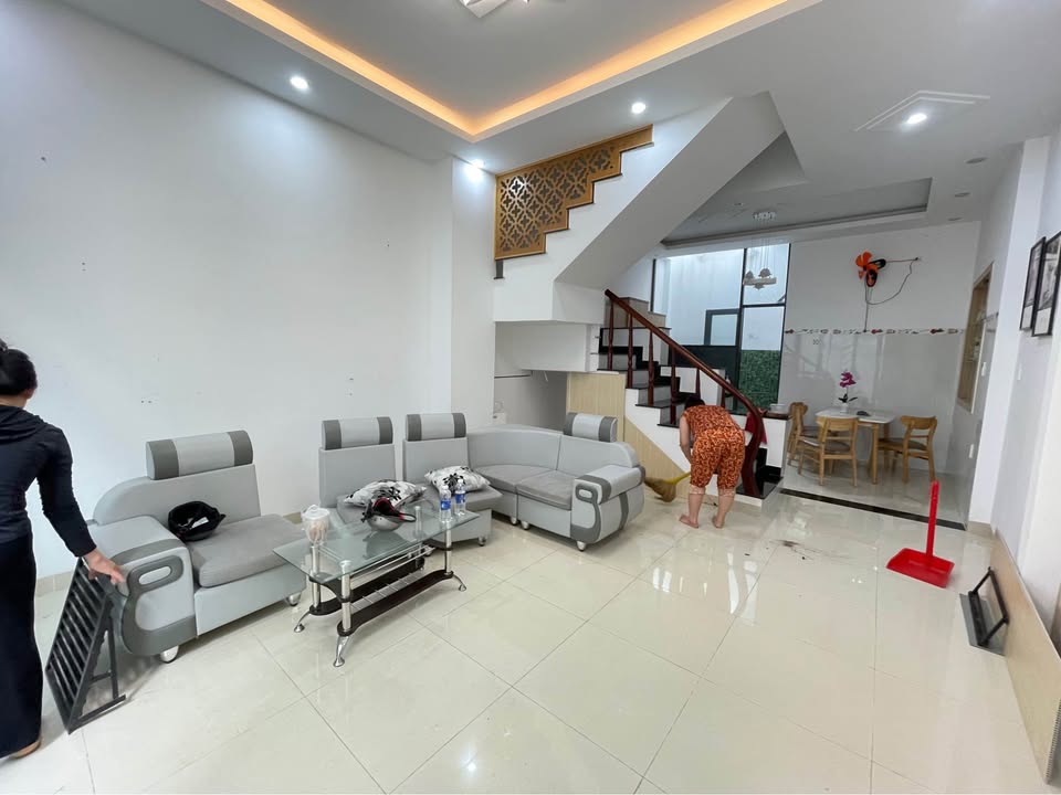 Nhà cho thuê đường Xô Viết Nghệ Tĩnh, 3 phòng ngủ, giá 10 triệu - Nhà mới đẹp, thiết kế hiện đại!