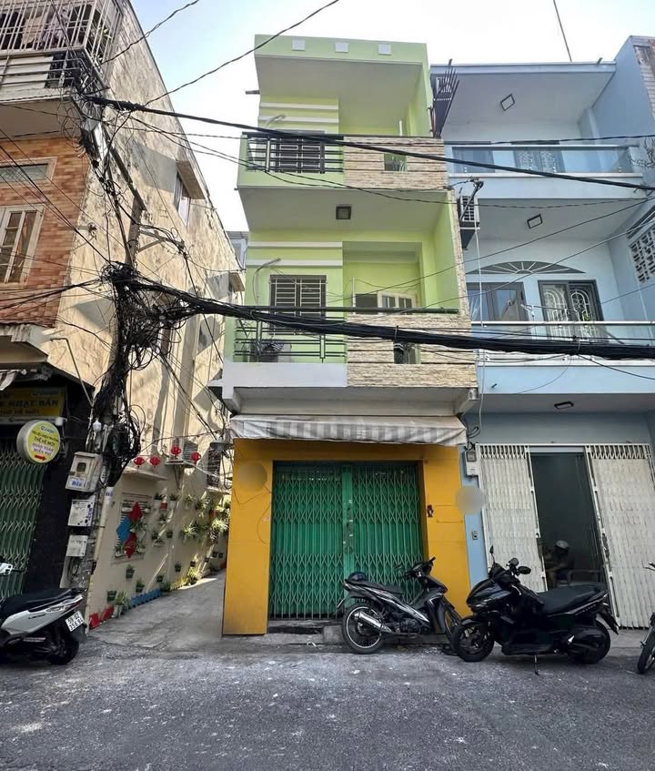 Cho thuê nhà phố Lê Văn Sỹ, quận Phú Nhuận 33m² - Hẻm xe hơi, giá chỉ 13.5 triệu!