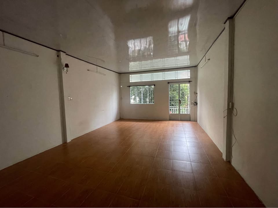 Cho thuê nhà trống 180m² tại Ninh Kiều - Tiện lợi cho kho chứa hàng