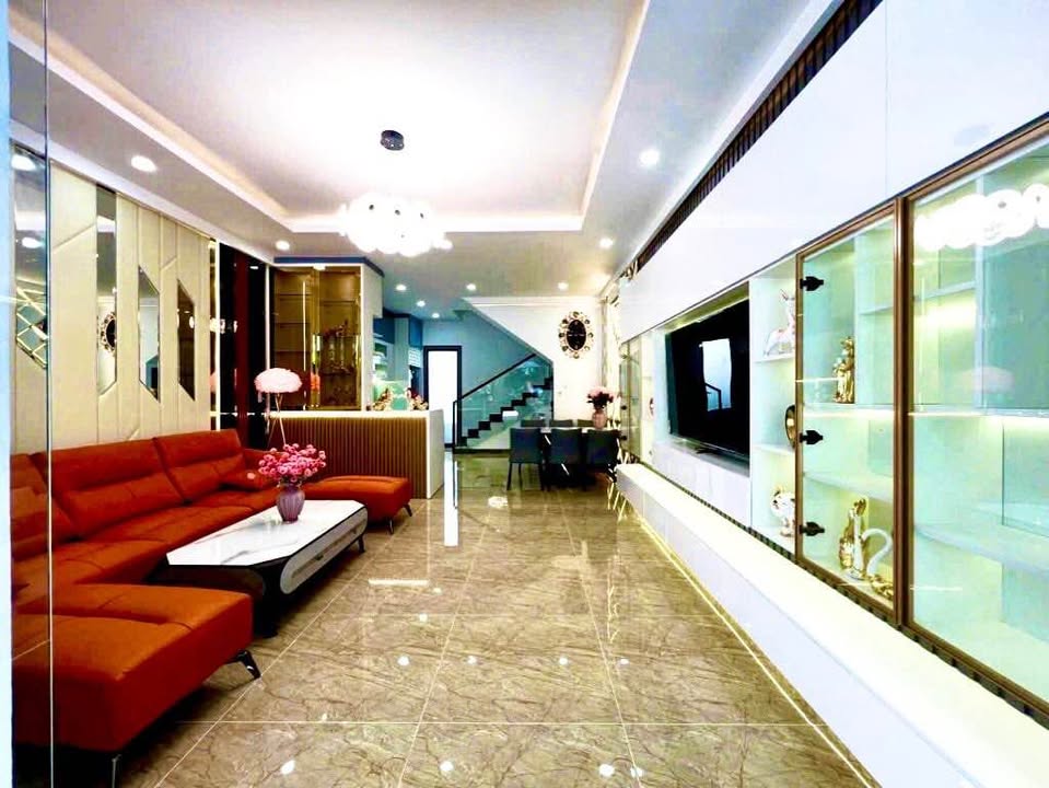 Nhà phố Hoàng Quốc Việt, Cầu Giấy 35m² giá 7.x tỷ - Full nội thất xịn!