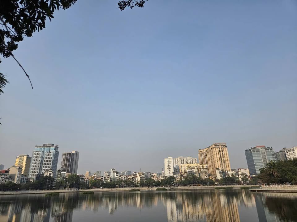 Nhà mặt phố Đặng Tiến Đông 70m² giá 40.5 tỷ - Vị trí đắc địa trước hồ Hoàng Cầu!