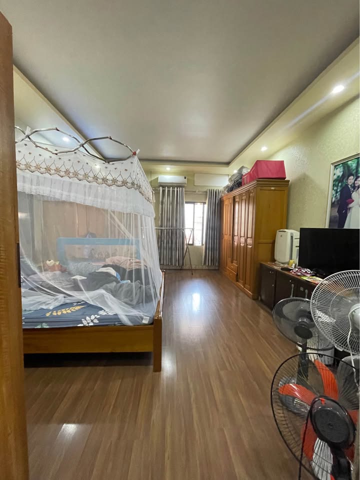 Nhà phố Lạch Tray 68m² giá 3.55 tỷ - Sổ đỏ chính chủ, gần sân vận động!