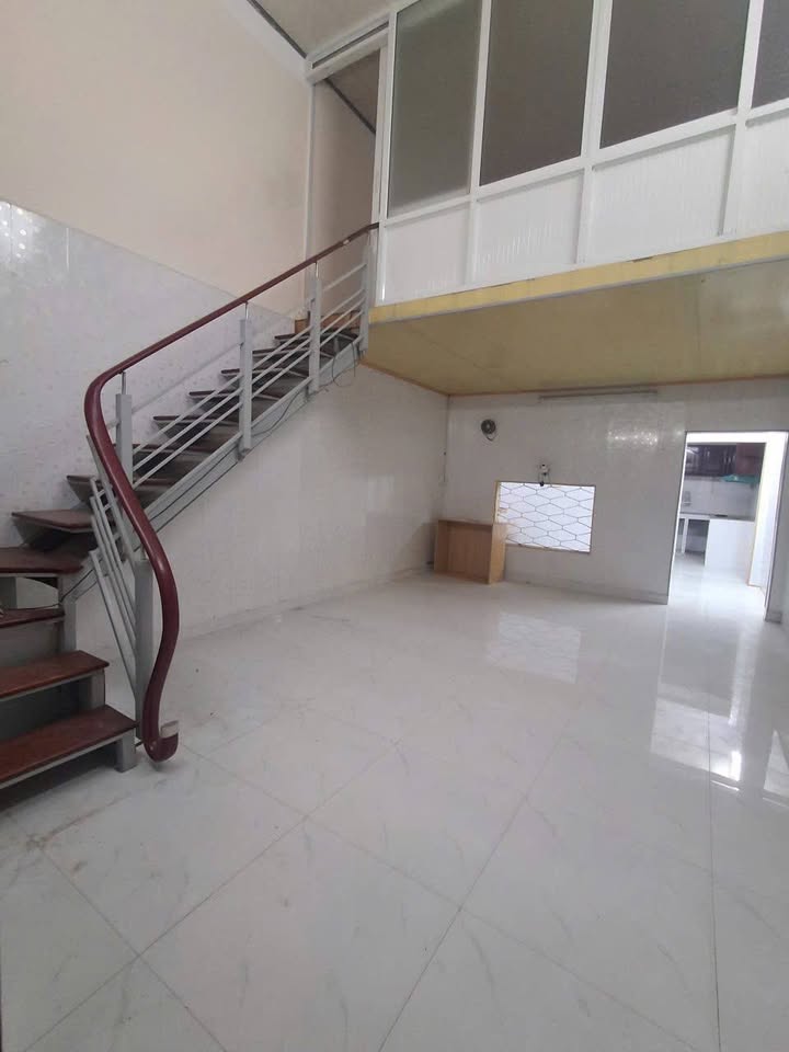 Nhà bán Lê Chân Hải Phòng 55m² giá 2.15 tỷ - Sân cổng riêng độc lập!