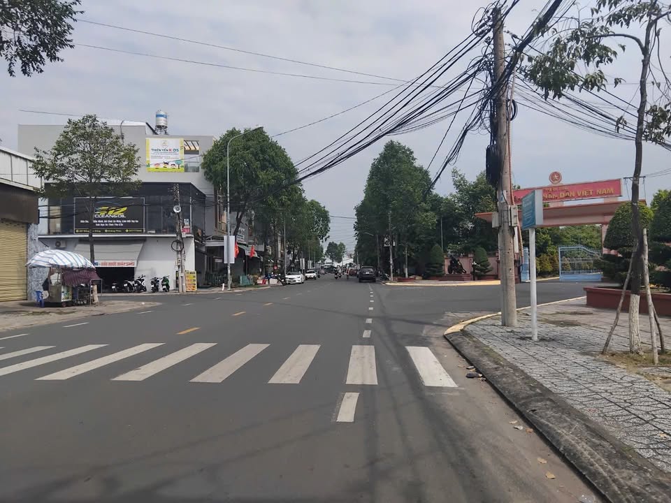 Nhà mặt tiền Phạm Hữu Lầu, Bình Thủy, Cần Thơ 257m² giá 6.5 tỷ - Sổ hồng chính chủ, ô tô vào tận nơi!