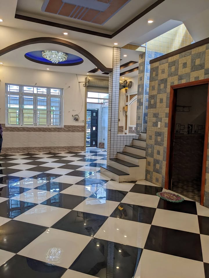 Nhà Kiên Cố 1T1L Hẻm 233 Nguyễn Văn Cừ 72m² giá 2.999 tỷ - Gần Chợ Trần Việt Châu!