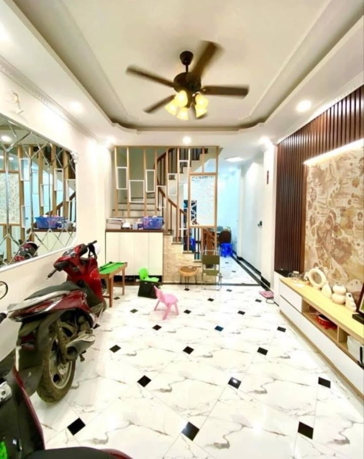 Nhà 5 tầng Quan Nhân 34m² giá 8 tỷ - Ngõ thông tứ phía, vào ở ngay!