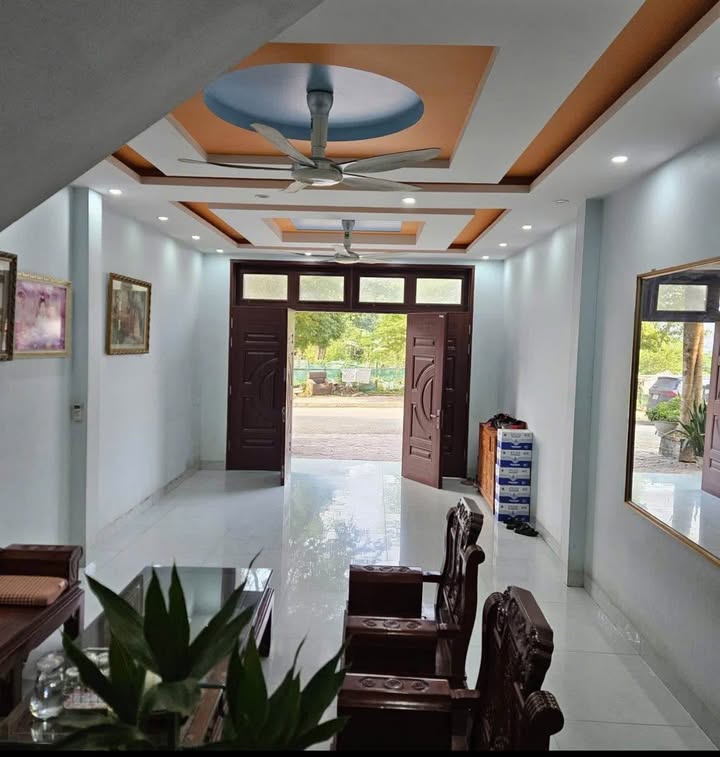 Nhà 3 tầng Đền Cấm, Tố Hữu, 81m² giá 3.2 tỷ - Vị trí đẹp gần hồ điều hòa!