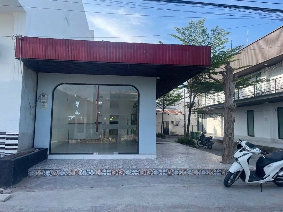 Nhà mặt tiền Tạ Thị Phi, Cần Thơ 200m² giá 7 triệu - Kinh doanh tự do!