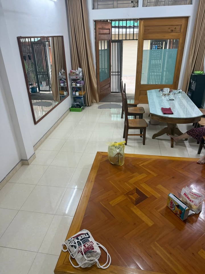 Nhà 2 tầng Tổ 2 Minh Khai 84m² giá 2.05 tỷ - Vị trí trung tâm, tiện ích đầy đủ!