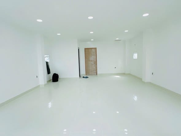 Bán gấp Tòa nhà văn phòng mặt tiền Bình Thạnh 61m² giá 23.5 tỷ - Pháp lý sạch sẽ