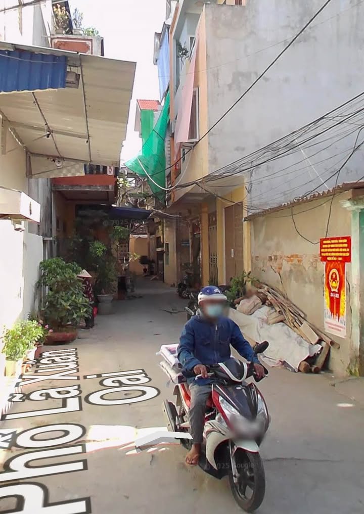 Nhà 3 tầng Lã Xuân Oai, 50m² giá 2.2 tỷ - Sẵn sàng về ở ngay!