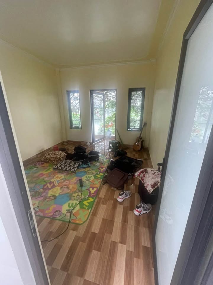 Nhà cho thuê mặt đường Trần Hưng Đạo, 30m² giá 6 triệu - Không gian thoáng đãng gần hồ!