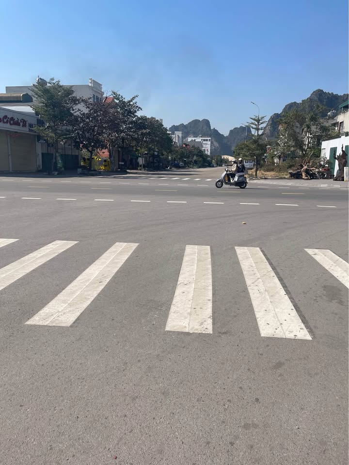 Bán lô Townhouse Tây Bên Do, Cẩm Thủy 300m² giá 9 tỷ - Tiềm năng kinh doanh tuyệt vời!