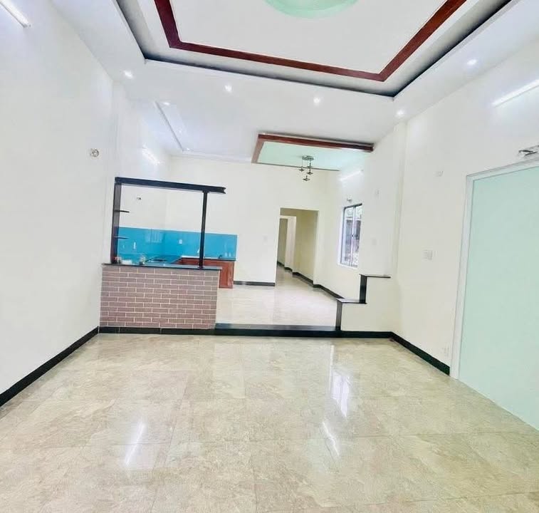 Nhà mới Hẻm Hoàng Hoa Thám, Quảng Phú 120m² giá 1.3 tỷ - Sân ô tô, đất ở 100%!