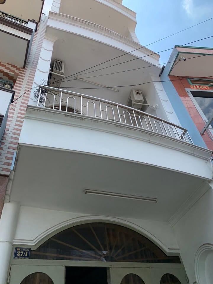 Nhà 4 tầng hẻm ba gác, Bà Điểm, Hóc Môn 42m² giá 4.2 tỷ - Gần chợ Bà Điểm!