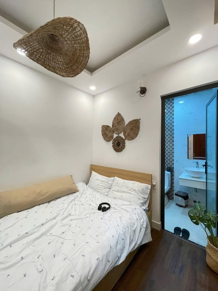 Nhà nguyên căn hẻm ô tô Nguyễn Trung Trực, Đà Lạt 3PN giá 9 triệu - View sân vườn tuyệt đẹp!