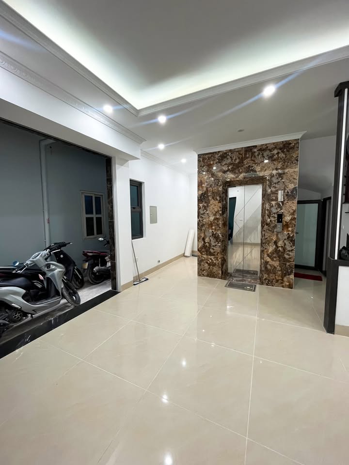 Nhà 6 tầng Trung Kính Cầu Giấy 47m² giá 14 tỷ - Mặt tiền bề thế, thang máy nhập khẩu!