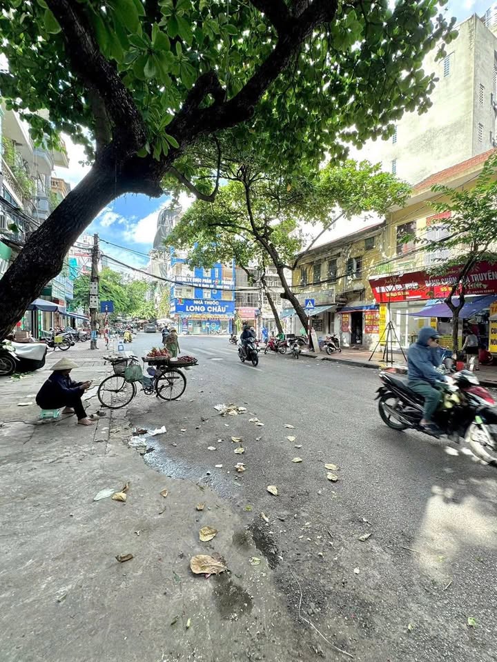 Nhà phố Văn Miếu, Đống Đa, 30m² giá 6 tỷ - Sẵn sàng giao dịch ngay!