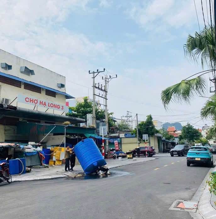 Nhà 4 tầng Cột 3, Hạ Long 43.9m² giá 7.2 tỷ - Vị trí đắc địa, đầy đủ tiện nghi!