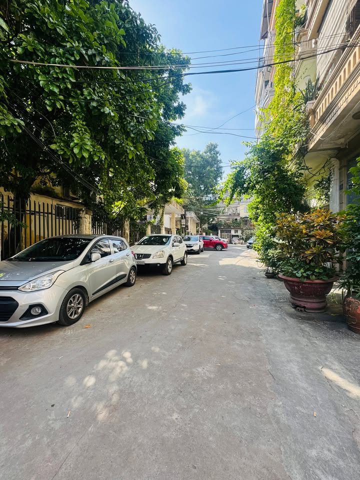 Căn hộ tập thể Bộ Tài Chính Giảng Võ 100m² giá 8.x tỷ - Lô góc thoáng sáng