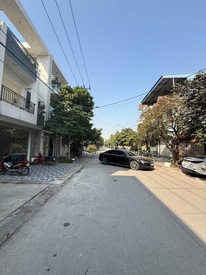 Nhà 3 tầng tại Ngô Quyền, Nam Bình 82.5m² giá 5 tỷ - Kiến trúc hiện đại, vị trí đắc địa!