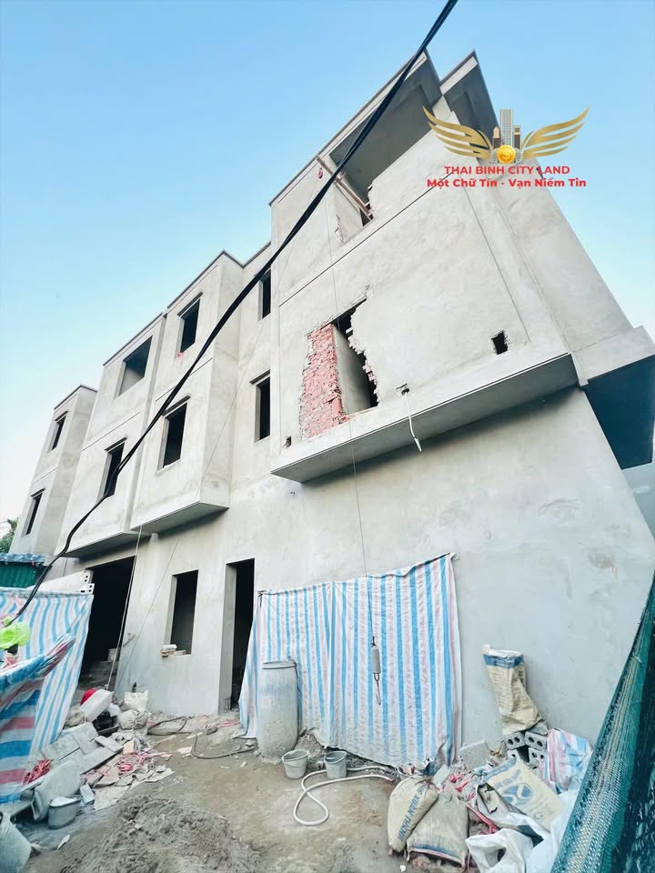 Nhà đẹp Phú Xuân 40m² giá chỉ 1 tỷ - Vị trí thuận lợi gần chợ và trường học!