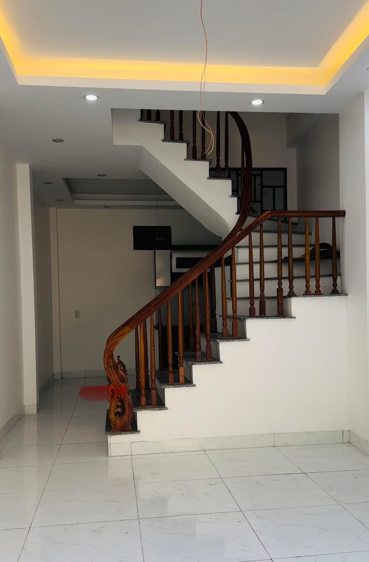 Nhà nguyên căn 3 tầng tại Kỳ Bá 3.5 triệu - Sẵn sàng cho thuê ngay!