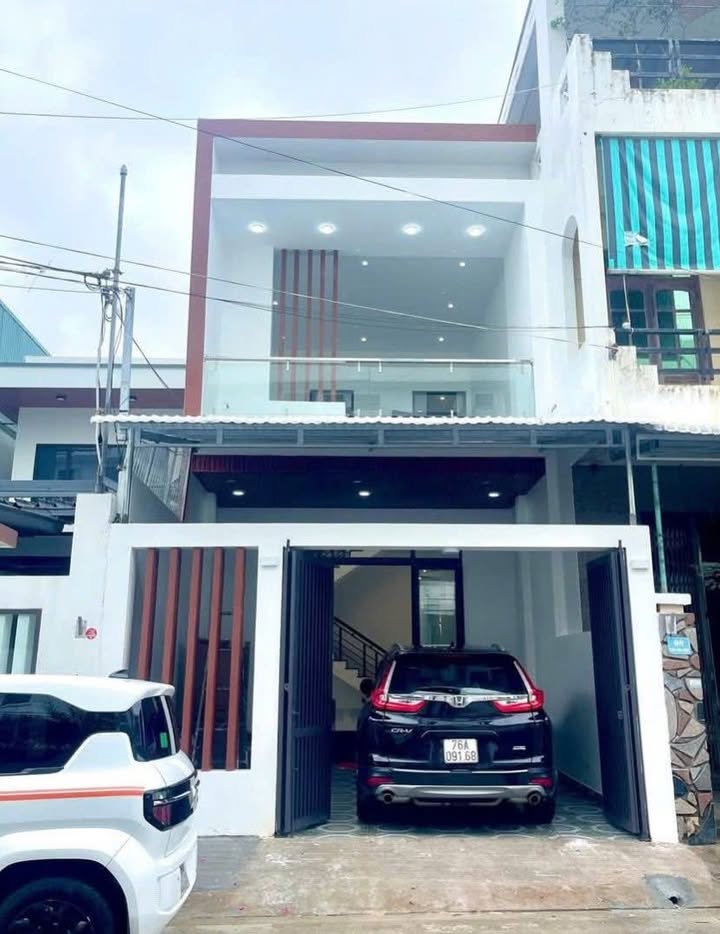 Nhà 2 tầng đường Trần Thái Tông, Quảng Ngãi 100m² giá 4.2 tỷ - Gần trường học và sân thể thao!